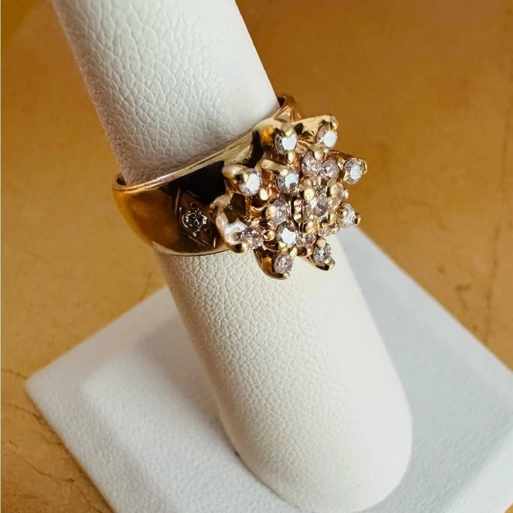 14K Yellow Gold and Diamond Vintage Floral Cluster Ring Wide Band size 5.75